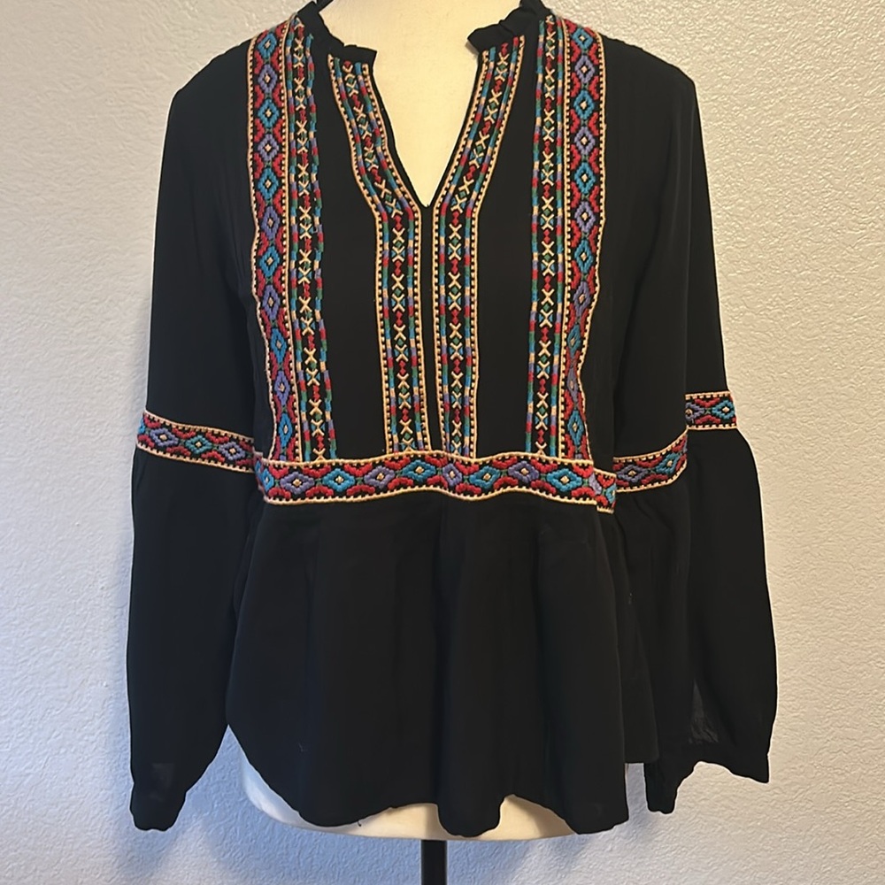 Women’s Andre by Unit embroidered blouse